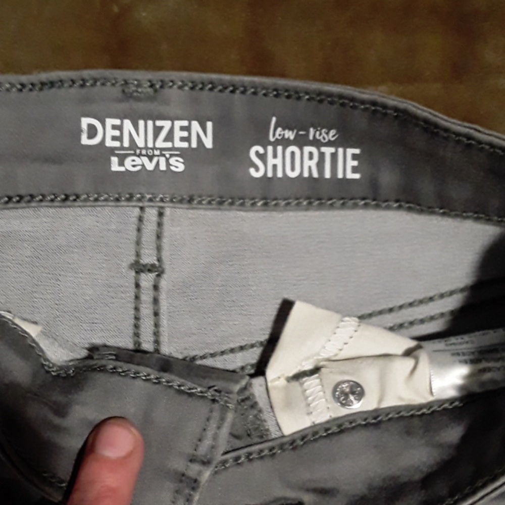 Shorts - Picture 2 of 3